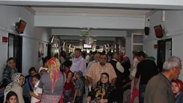  8 AYDIR ÇİVİ BİLE ÇAKILMADI