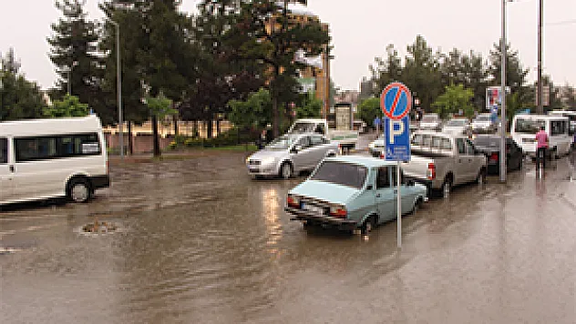 Sağanak Yağış Taşkına Neden Oldu