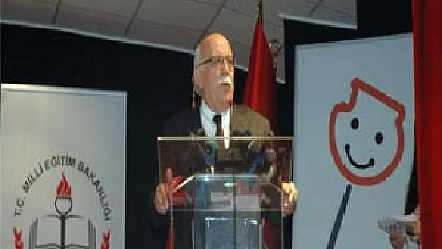 'Tarih kitapları tek tek elden geçiriliyor'