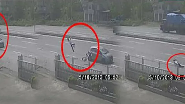 Profesyonel bisikletçiye böyle çarptı