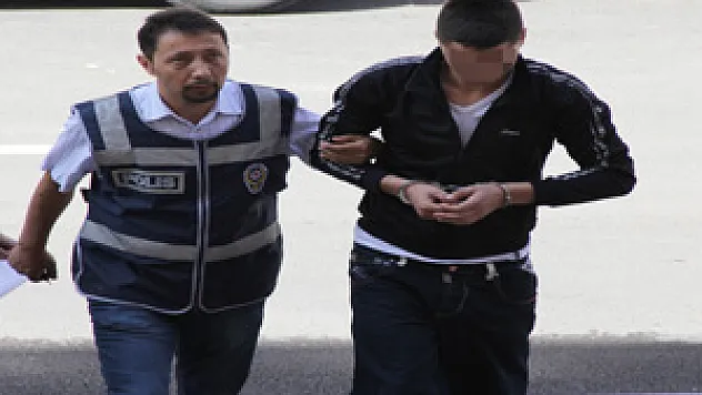 Okul Polisine Direnen 2 Kişi Gözaltına Alındı