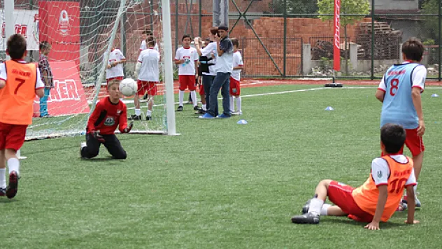Çarşamba'da minik futbolculara futbol şenliği