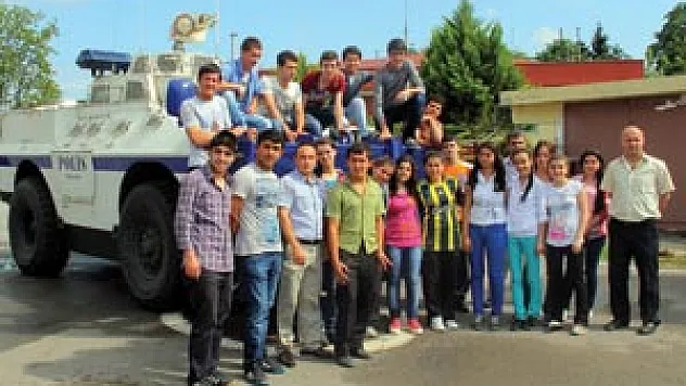 POLİSİN TEKNOLOJİSİ ÖĞRENCİLERE TANITILDI