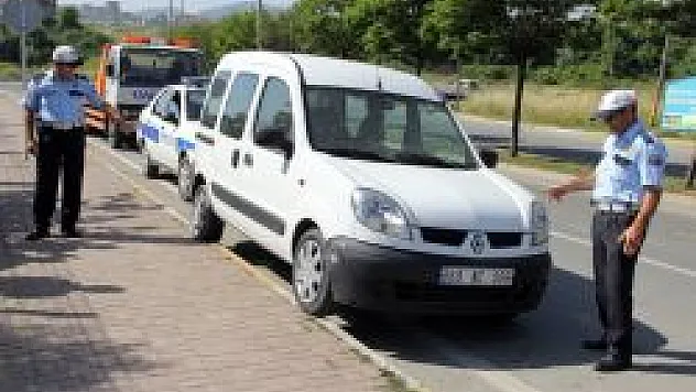 Trafik Polisinin Dikkati Sayesinde Çalıntı Araçlar Bulundu