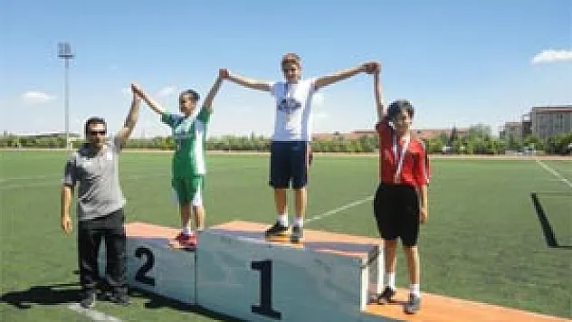 Türkiye Şampiyonu Esra'dan Kaymakam Yıldız ve ÇTSO Başkanı Yılmaz'a Ziyaret