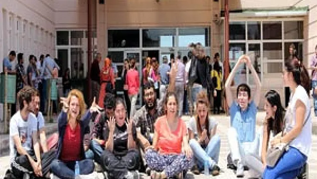 TGB, oturma eylemi yaptı