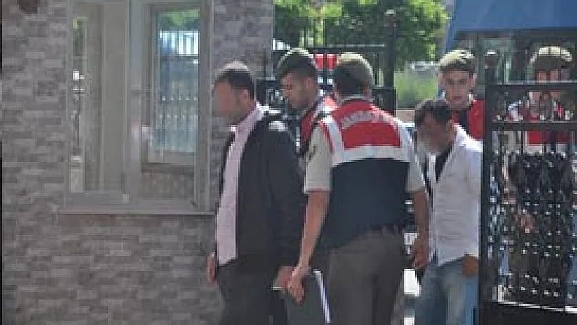 Defineciler Suçüstü Yakalandı