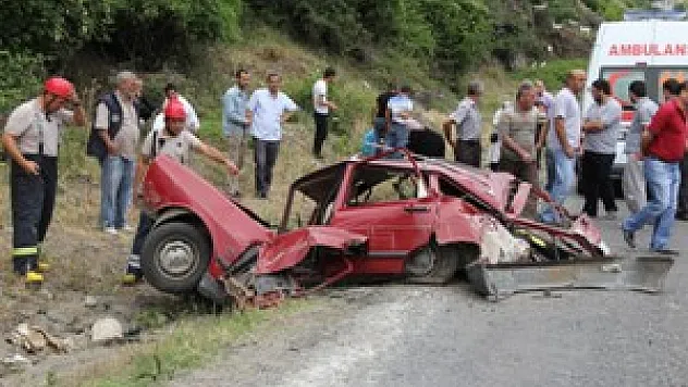Otomobil 175 Metrelik Uçuruma Yuvarlandı: 1 Ölü 