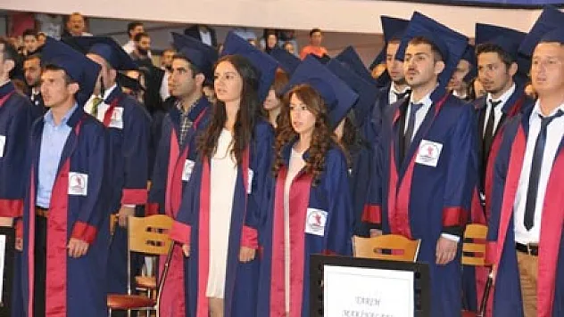 ZİRAAT FAKÜLTESİ'NDE MEZUNİYET SEVİNCİ