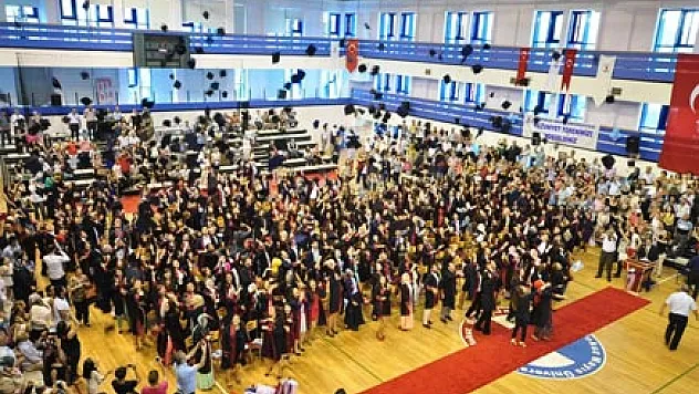  SAĞLIK HİZMETLERİ MESLEK YÜKSEKOKULU 550 MEZUN VERDİ