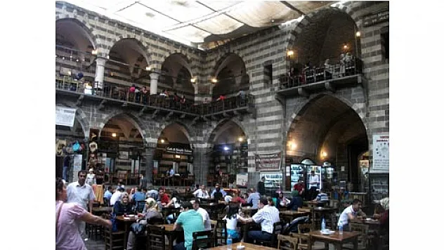 ÇÖZÜM SÜRECİ ESNAFIN YÜZÜNÜ GÜLDÜRDÜ