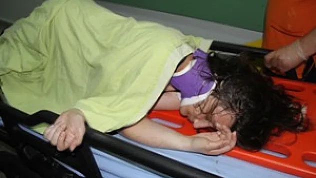  Otomobilin Çarptığı Genç Kız Ağır Yaralandı