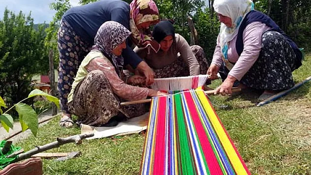 Ayvacık'ın Cecim Kilimi İlgi Bekliyor