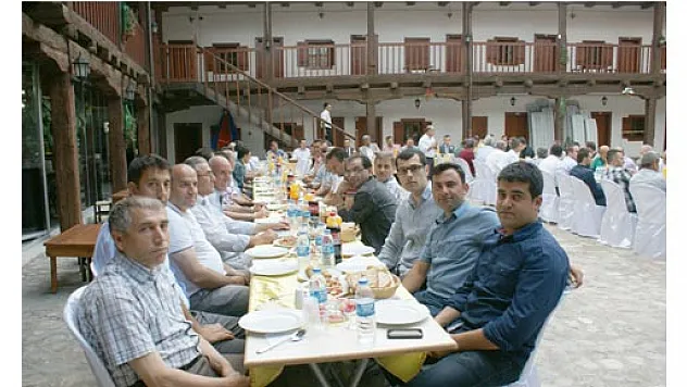  TAYİNİ ÇIKAN CEZAEVİ PERSONELİNE VEDA YEMEĞİ