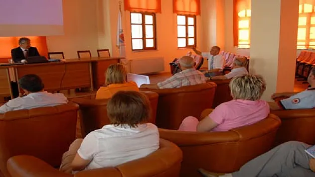 VALİ YARDIMCISINDAN BELEDİYE HUKUKU SEMİNERİ