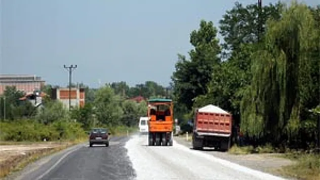 AYVACIK YOLUNDA ASFALT ÇALIŞMASI BAŞLADI