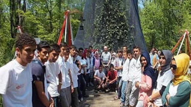 BİTLİSLİ ÖĞRENCİLERİN ÇAKIRLAR KEYFİ