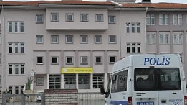  OKULDAN ANFİ HIRSIZLIĞI