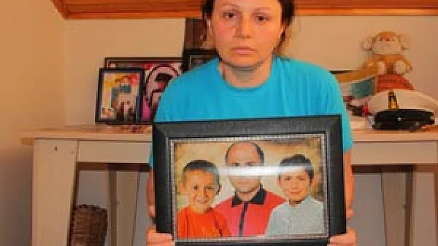 SELDE İKİ OĞLUNU, AĞLAMAKTAN GÖZLERİNİ KAYBETTİ