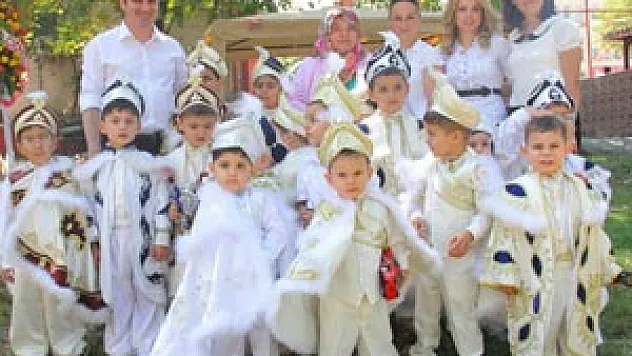 KİMSESİZ ÇOCUKLAR İÇİN SÜNNET ŞÖLENİ