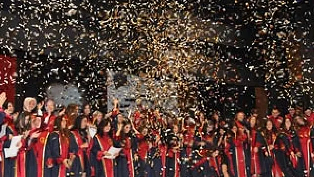 DİŞ HEKİMLİĞİ FAKÜLTESİ 58 MEZUN VERDİ