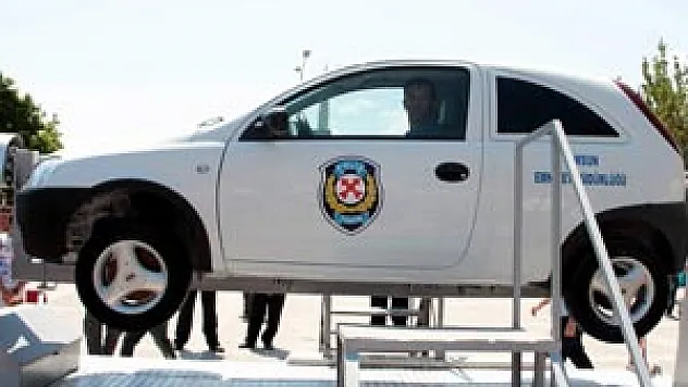 SÜRÜCÜLERE EMNİYET KEMERİNİN ÖNEMİ SİMÜLASYON ARACI İLE ANLATILDI