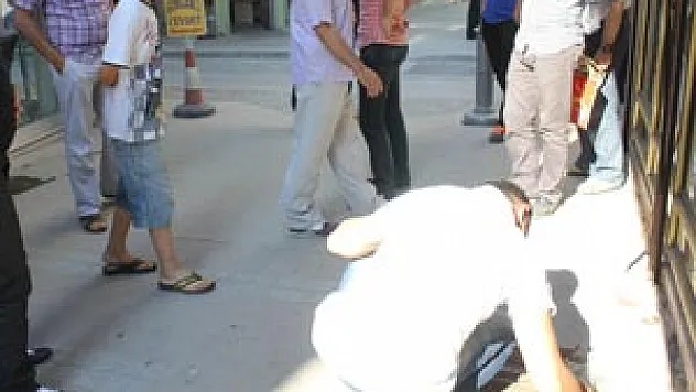 SIKIŞAN YAVRU KEDİ ESNAFI SEFERBER ETTİ