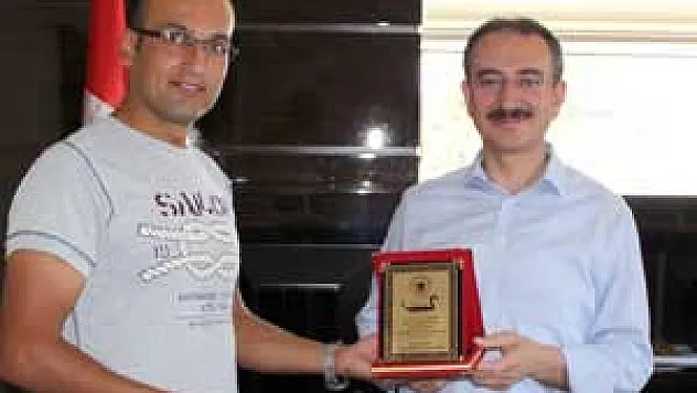 ŞAMPİYON SPORCULAR BAŞKAN DÜNDAR'I GURURLANDIRDI