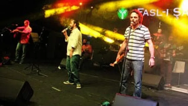  KARMETE UNUTULMAZ BİR GECE YAŞATTI