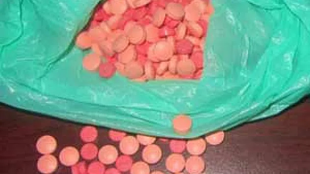 Şüpheli Araçta Uyuşturucu Ele Geçti:6 Gözaltı