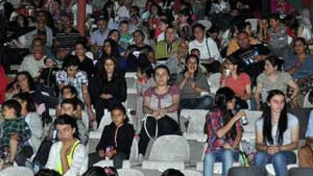 FERHAT GÖÇER AŞKI İFTARI STATTA YAPTIRDI