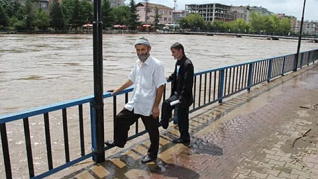 Terme Çayı Taşınca Korkuttu