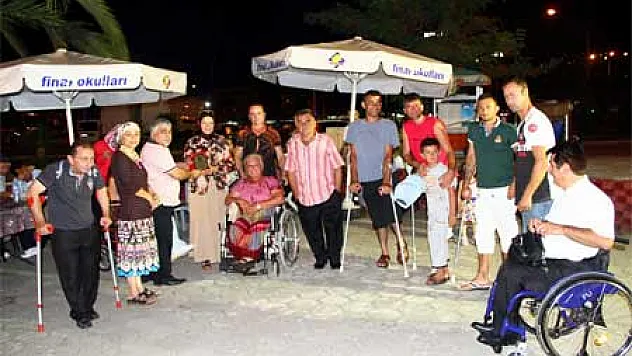 TEKERLEKLİ SANDALYE BAĞIŞINA PLAKETLİ TEŞEKKÜR