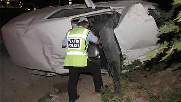 KAMYONET SU KANALINA YUVARLANDI: 1 YARALI