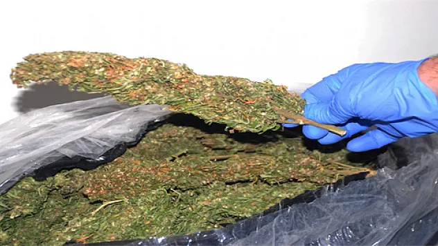 Üst Aramasında Esrar Yakalandı