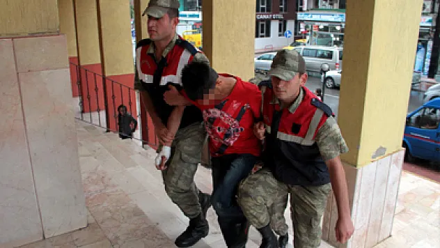 Yengesini 17'yerinden Bıçakladı