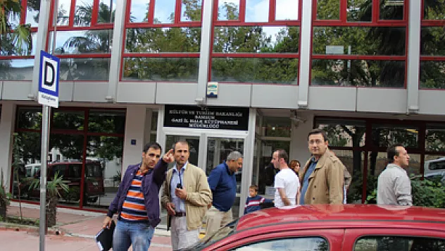 Hırsız, Kütüphanenin Güvenlik Kamerası Kayıt Cihazını Çaldı