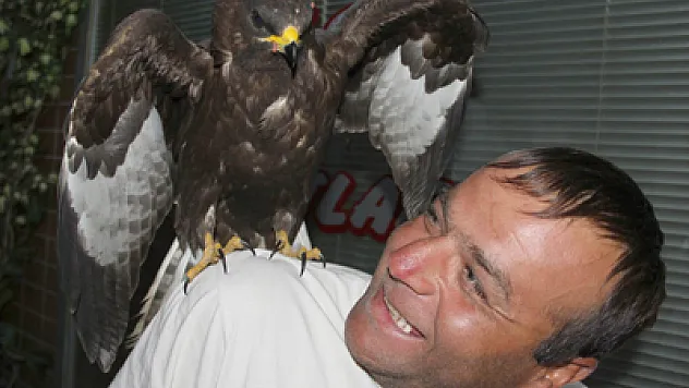 Bulduğu Şahine Sahip Çıktı