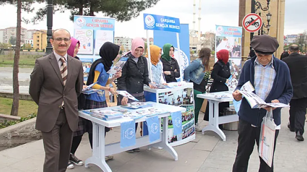 Özkan, 'Gençlerimizin Elinden Tutacağız'