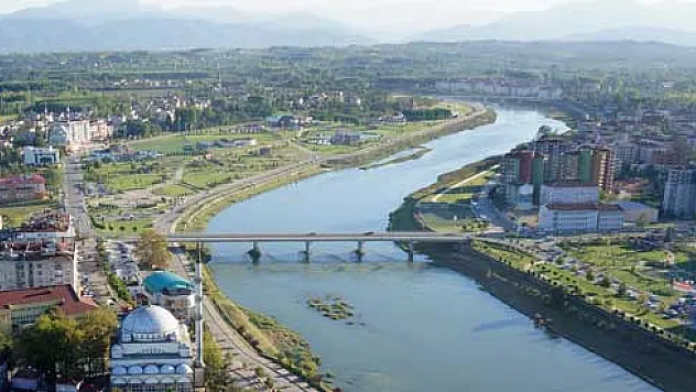 ÇARŞAMBA KÖPRÜ VE YOLLARLA GELİŞİYOR