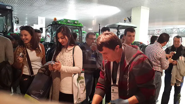 Çarşamba Standı Ziyaretçi Akınına Uğradı