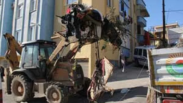 Evden 10 Kamyon Çöp Çıktı