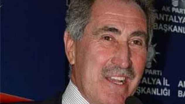 Ertuğrul Günay, AK Parti'den istifa etti