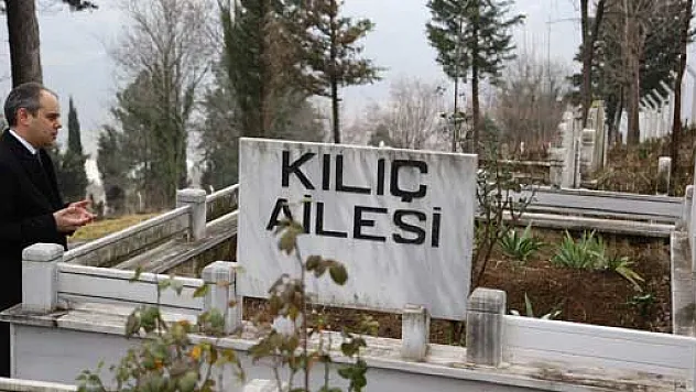 Bakan Kılıç, Dedesinin Mezarında
