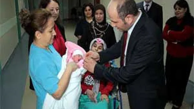 SAMSUN'DA 2014'ÜN İLK BEBEĞİ 00.00'DA DOĞDU