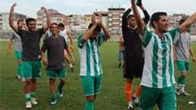 ÜNYE SPOR' DA FUTBOLCULAR BİRER BİRER GİDİYOR…