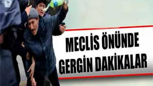 Meclis önünde gergin dakikalar