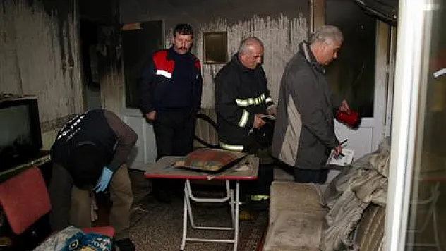 Evin camları patlayınca yangın fark edildi