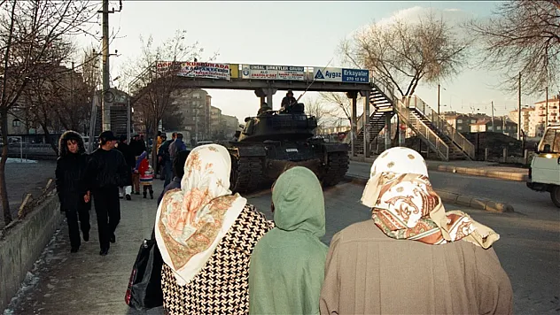 28 Şubat'ın üzerinden 29 yıl geçti: 'Postmodern Darbe' süreci ve Türkiye'ye etkileri