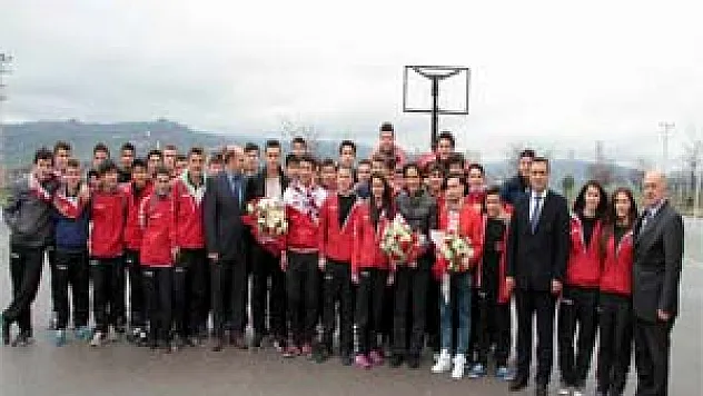 Samsunsporlu Futbolcular Öğrencilerle Buluştu